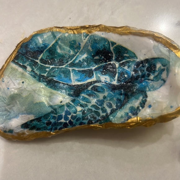 Hand Decorated Oyster Shell - Picture 6 of 8